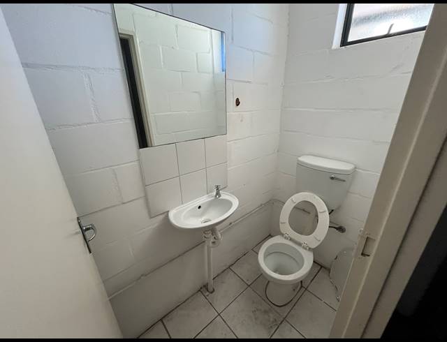 102M² WAREHOUSE TO LET IN MILNERTON CENTRAL